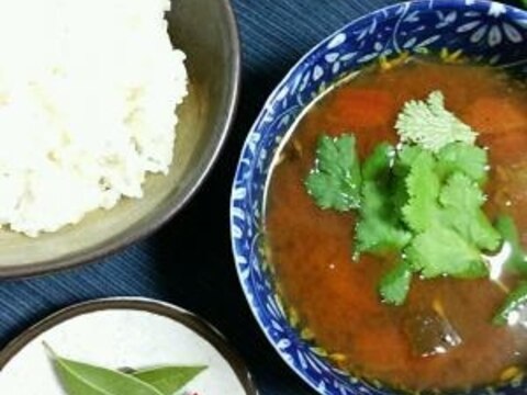 酸味＆辛みの野菜エキスたっぷり養生スパイススープ。